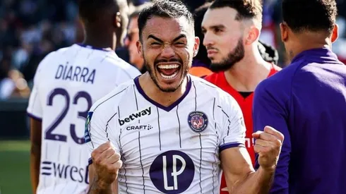 Gabriel Suazo la está rompiendo toda en Francia