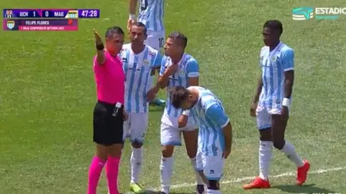 Felipe Flores se fue a las duchas tras una polémica falta contra Jeison Fuentealba.