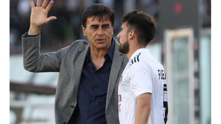 Gustavo Quinteros trabaja con César Fuentes como lateral derecho