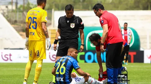 Bastián Roco lo pasa mal en Huachipato