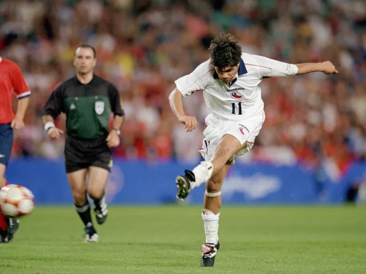 El Choro Navia hace 23 años le arrebató con La Roja el sueño olímpico a Argentina