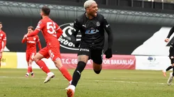 La celebración de Junior Fernandes tras su primer gol en Manisa de Turquía