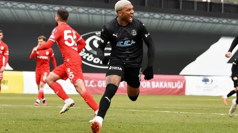 La celebración de Junior Fernandes tras su primer gol en Manisa de Turquía
