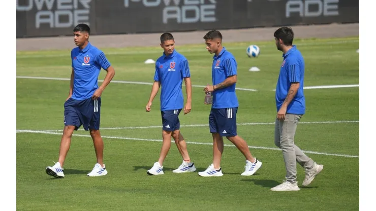 Los tres jovenes de la U en su recorrido en la previa del duelo ante Palestino