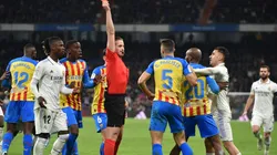 Gabriel Paulista fue expulsado por esa falta a Vinicius