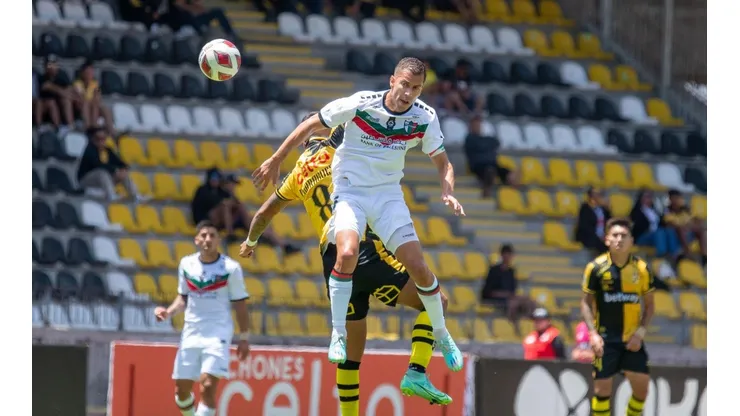 Palestino recibe a Universidad de Chile en La Cisterna.