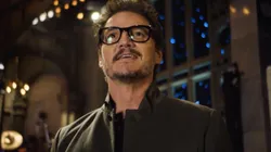 Pedro Pascal en el set de Saturday Night Live.