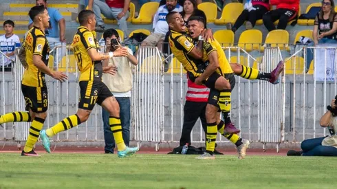 Con agónico gol de Rubén Farfán, Coquimbo venció a la UC