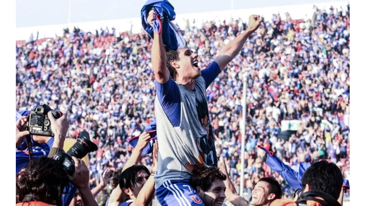 Diego Rivarola festejando un gol con Universidad de Chile.