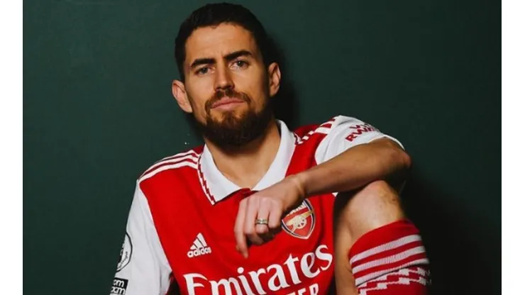 Jorginho cambió de equipo, pero seguirá jugando en Londres.