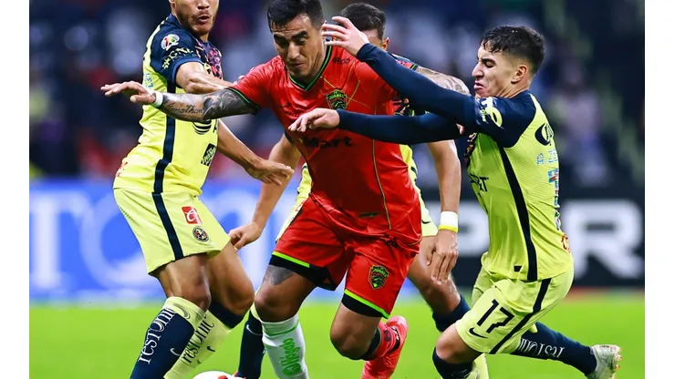 Darío Lezcano viene a ser el centrodelantero de Colo Colo tras su paso por México.