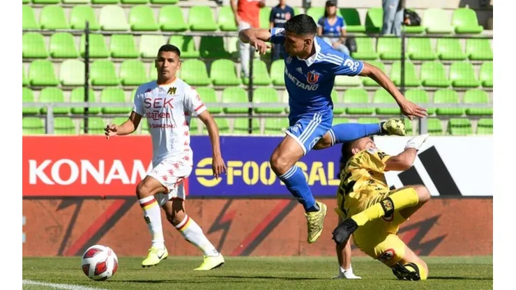 Israel Poblete se gana el cariño de los hinchas de la U quienes celebran que haya hecho olvidar a Felipe Gallegos