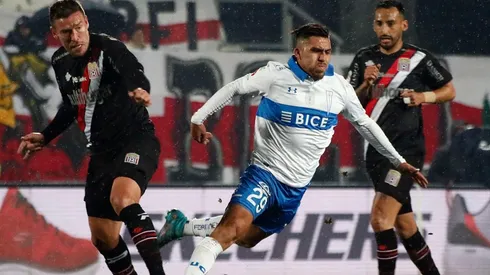 Universidad Católica goleó en la primera jornada a Everton.