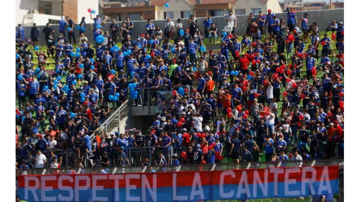 Hinchas de la U agotan en minutos la galería para el partido frente a Unión Española en Valparaíso