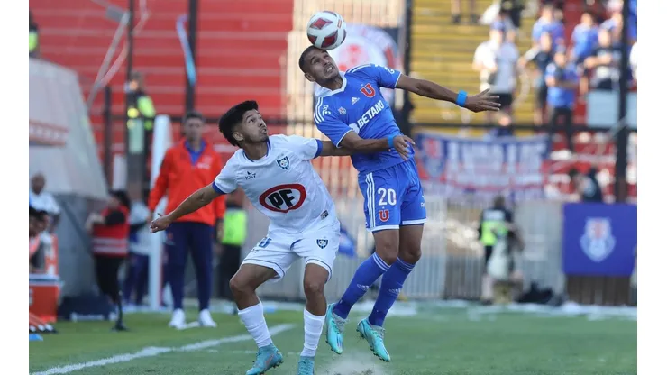 Para Mateos la cancha influyó en el estilo de juego, donde abusaron del pelotazo.