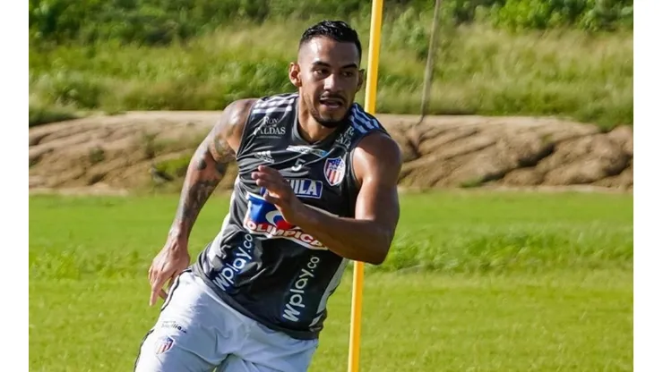 El volante logró desvincularse del elenco colombiano