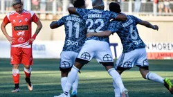 Gustavo Quinteros sigue apurando por refuerzos en Colo Colo.