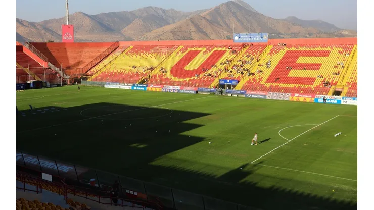 Unión Española asegura que siguen trabajando por tener buena su cancha.