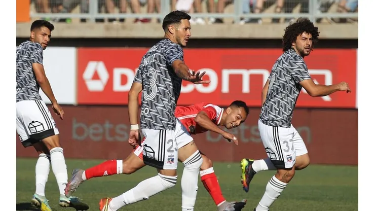 González está reprobando en su debut oficial en los albos.