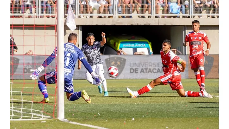 El jugador de 18 años no demoró ni un minuto en marcar para Colo Colo