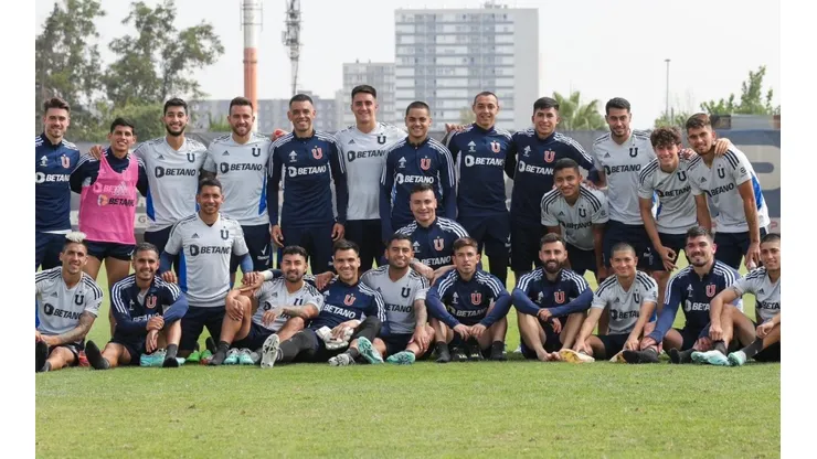 La foto de todo el plantel de la U juntos en el Centro Deportivo Azul.