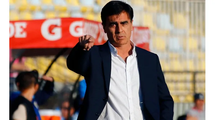 Gustavo Quinteros aún espera a refuerzos en dos posiciones de su esquema.
