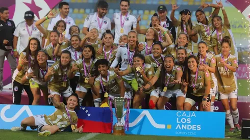 Jugadoras de Colo Colo renuevan contrato .