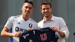 El delantero ha ido variando en su mohicano desde que arribó a Chile.