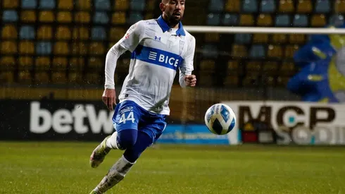 Mauricio Isla presentó molestias y su ausencia preocupó a Ariel Holan en la UC