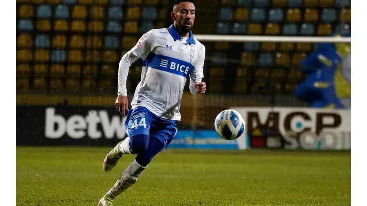 Mauricio Isla presentó molestias y su ausencia preocupó a Ariel Holan en la UC