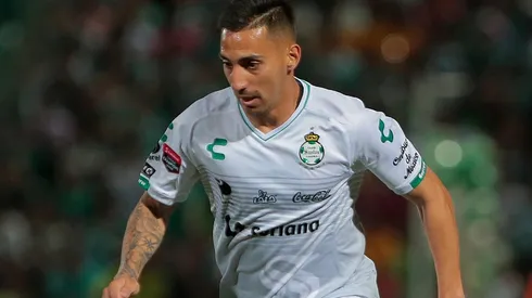 Correa no se movería de México según palabras del DT de Santos Laguna.