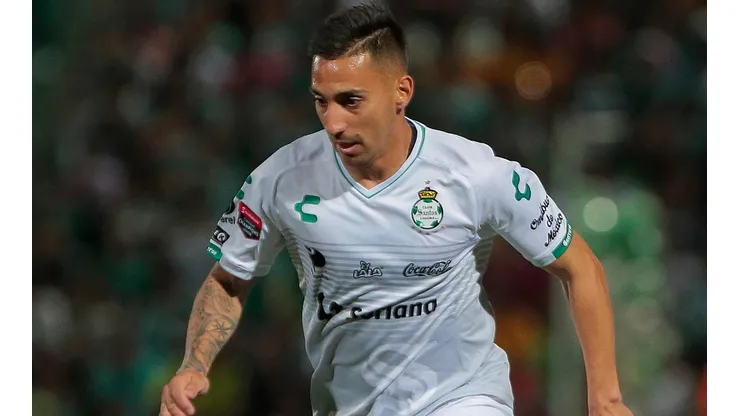 Correa no se movería de México según palabras del DT de Santos Laguna.
