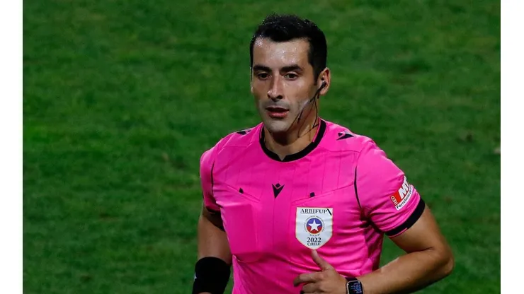 Yáñez le prestó ropa a Quinteros por sus reclamos al árbitro Véjar.