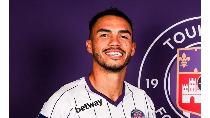 El chileno fue confirmado en su nuevo equipo