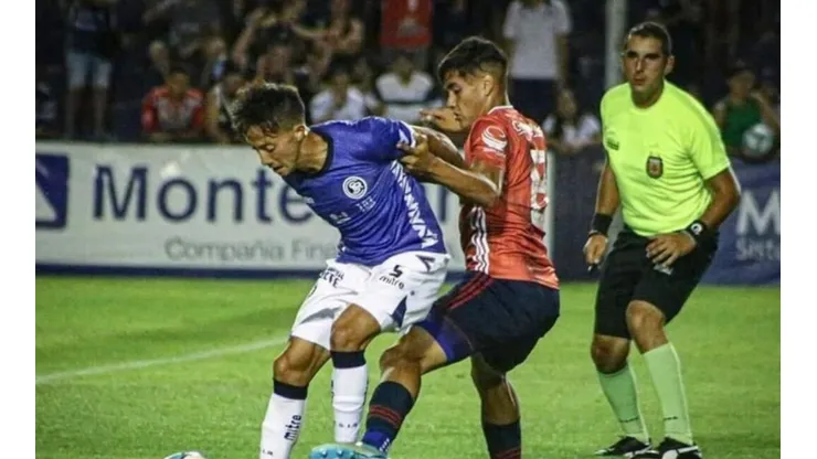 El formado en Universidad de Chile firma su primer contrato con los azules.