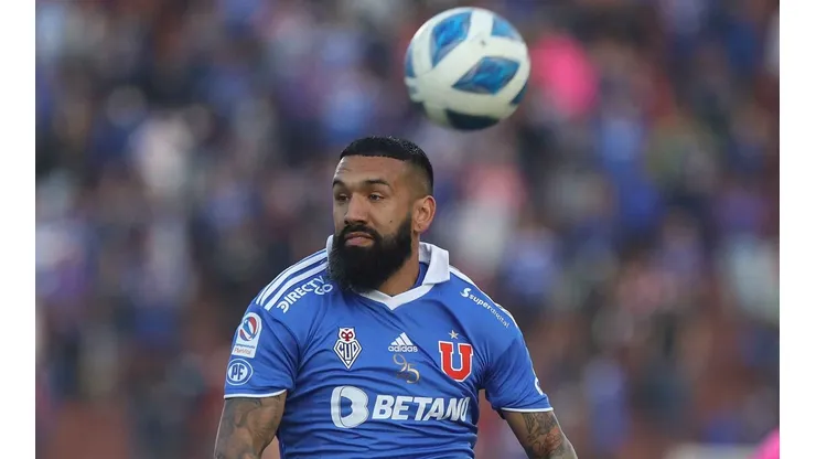 Ronnie Fernández se despide de la U con palos incluidos