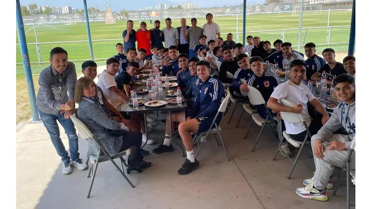 Manuel Iturra fue invitado a conversar con los juveniles de Universidad de Chile.