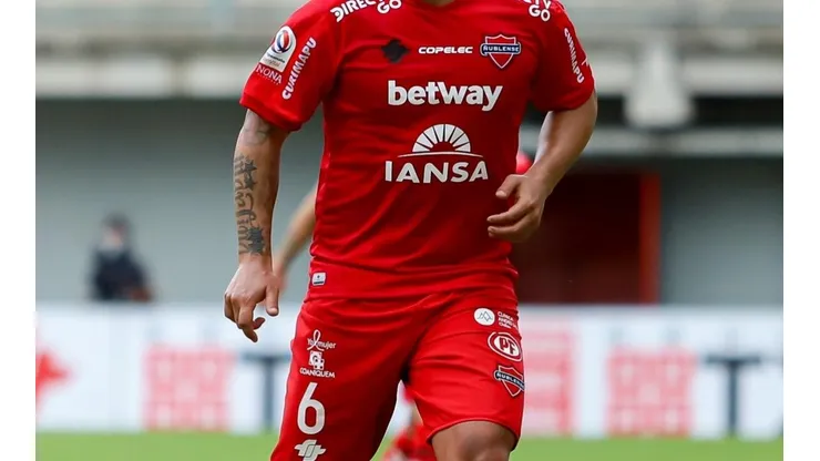 Por ahora, es más cercana la renovación con Ñublense en Chillán.
