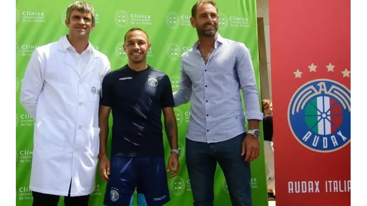 Manuel Fernández feliz con la llegada de Marcelo Díaz a Audax Italiano