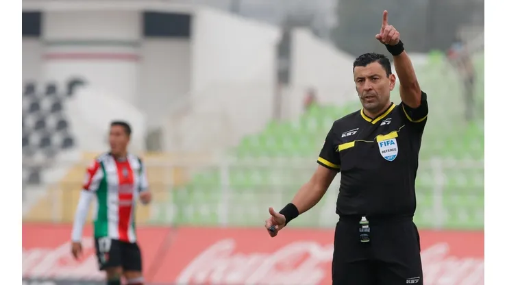Roberto Tobar despide a 14 árbitros