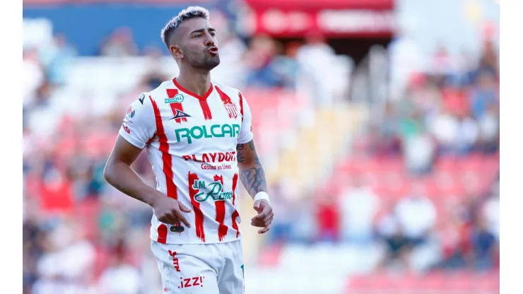 Facundo Batista juega en el Necaxa
