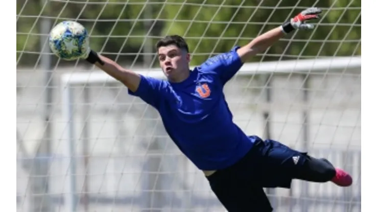 Garrido debutó en el arco azul y mandó recado de inmediato.