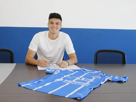 Thomas Galdames estampa la firma en un pintoresco club de Argentina