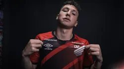 Luciano Arriagada es presentado en Athletico Paranense tras su paso por Colo Colo.