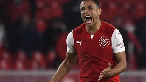 Benegas se acerca al Cacique.