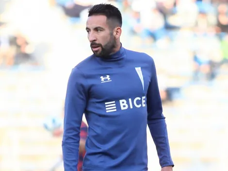 Isla muestra el 'cariñito' que le dejó jugador en amistosos entre la UC y Magallanes