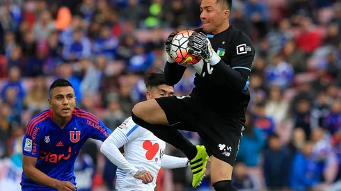 Miguel Pinto defendió a Colo Colo y los hinchas de la U resisten su vuelta al club.