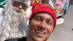 Portero del Cacique 'se puso la 10' y repartió regalos en el norte.