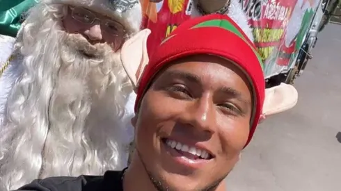 Portero del Cacique 'se puso la 10' y repartió regalos en el norte.