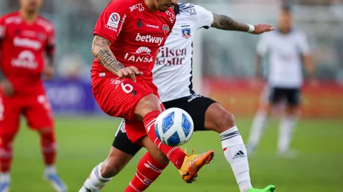 Lorenzo Reyes continuará en Ñublense por el 2023.